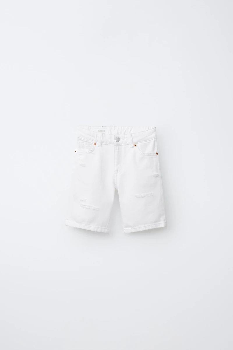 SHORT EN JEAN DROIT DÉCHIRÉ