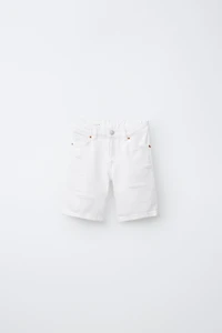 SHORT EN JEAN DROIT DÉCHIRÉ