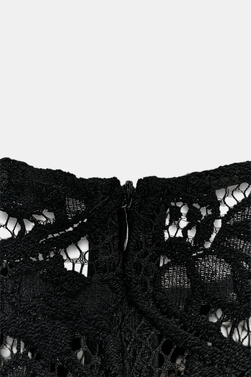 SHOULDER PAD LACE TOP