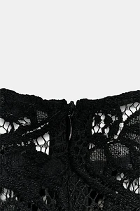 SHOULDER PAD LACE TOP