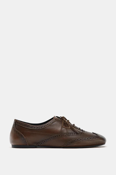 LOW HEEL LEATHER WINGTIPS