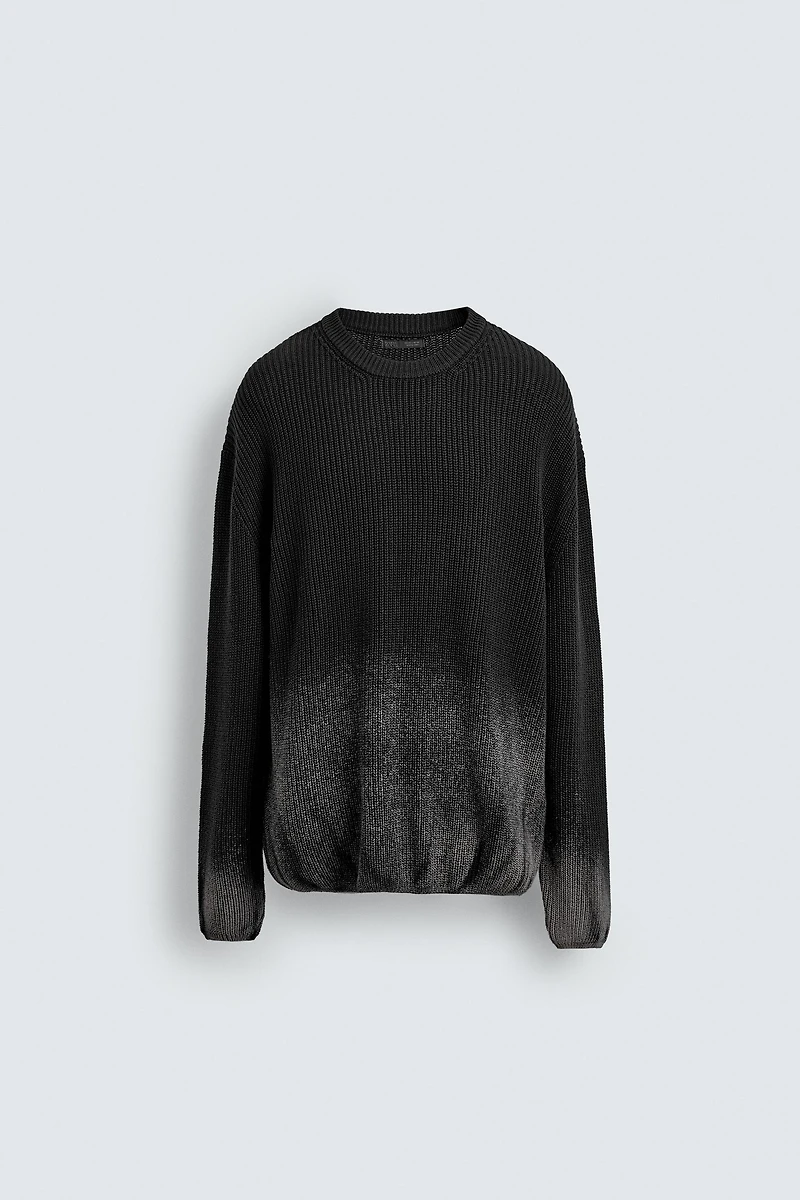 SPRAY-EFFECT PRINT SWEATER