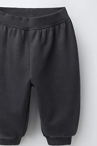 BASIC SWEATSHIRT AND JOGGER PANTS SET