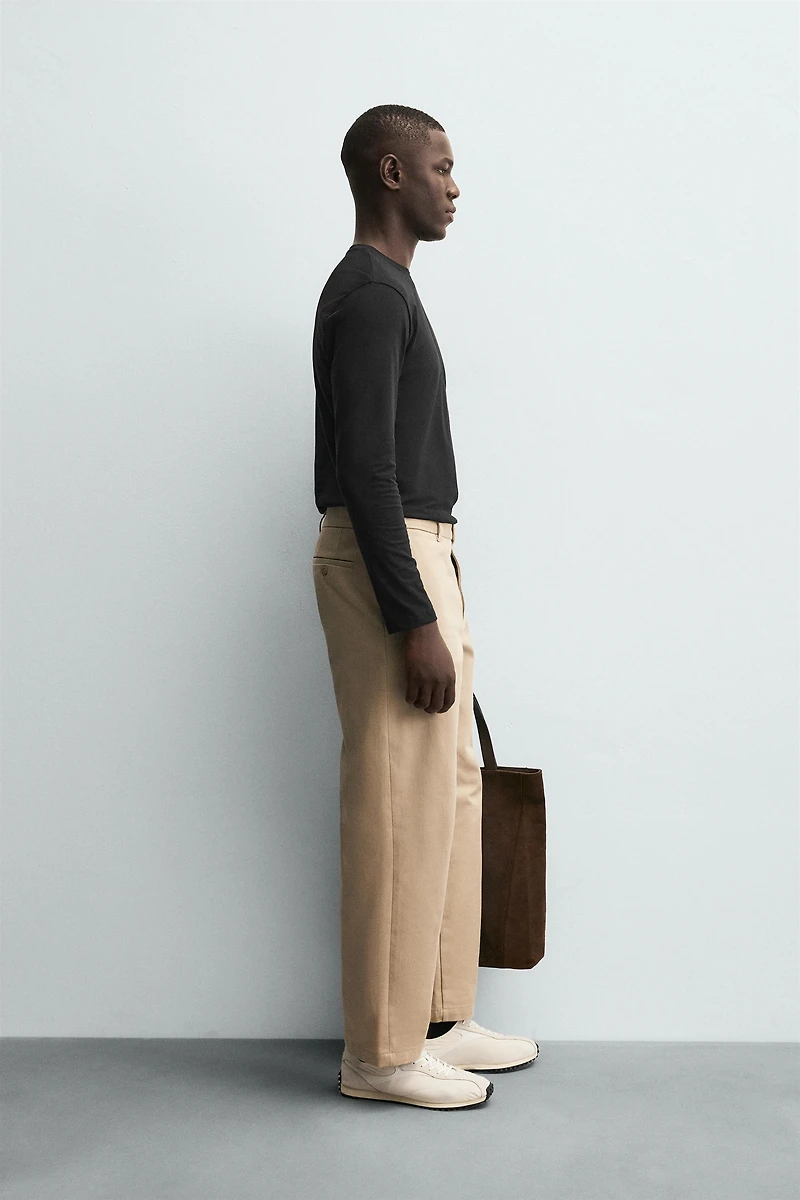 BASIC SLIM FIT T-SHIRT