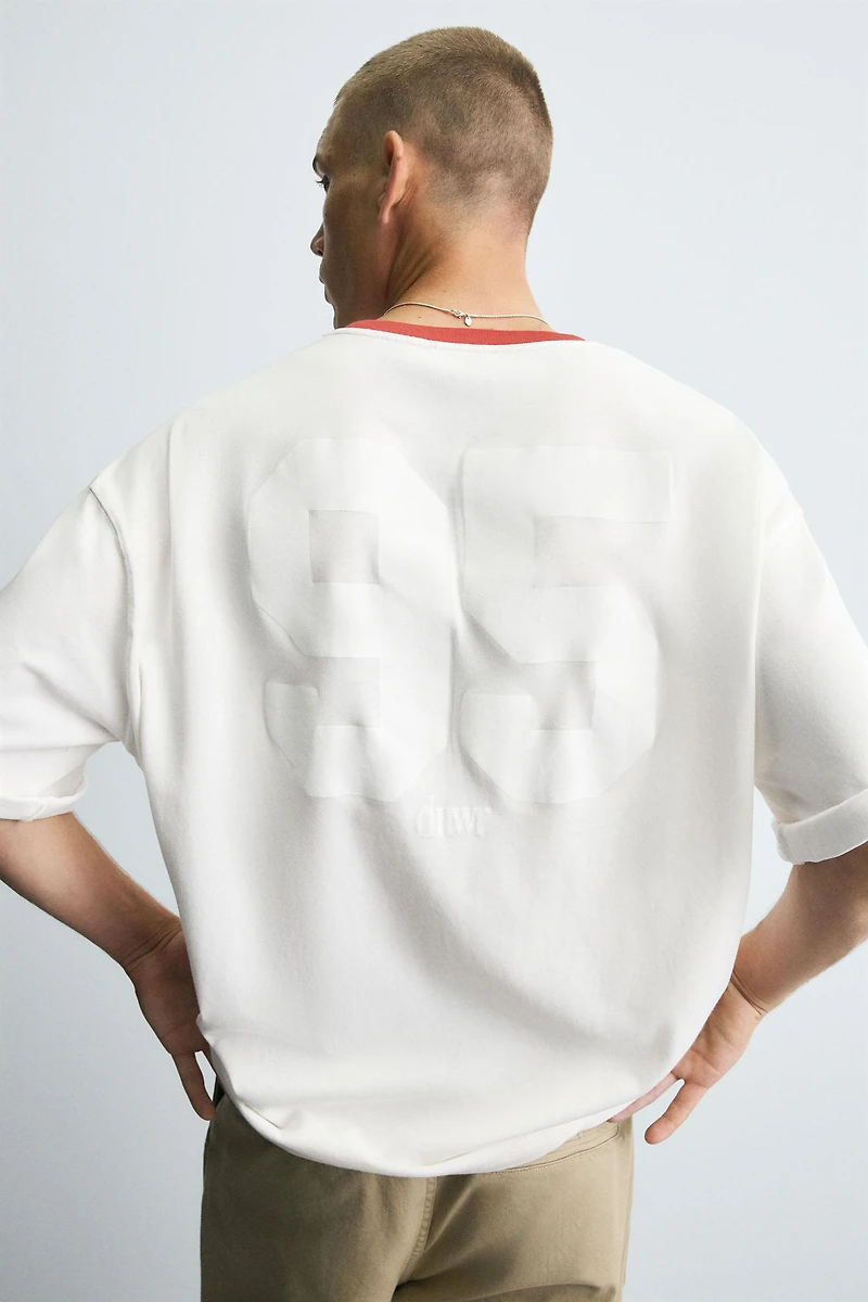 T-SHIRT COL CONTRASTÉ