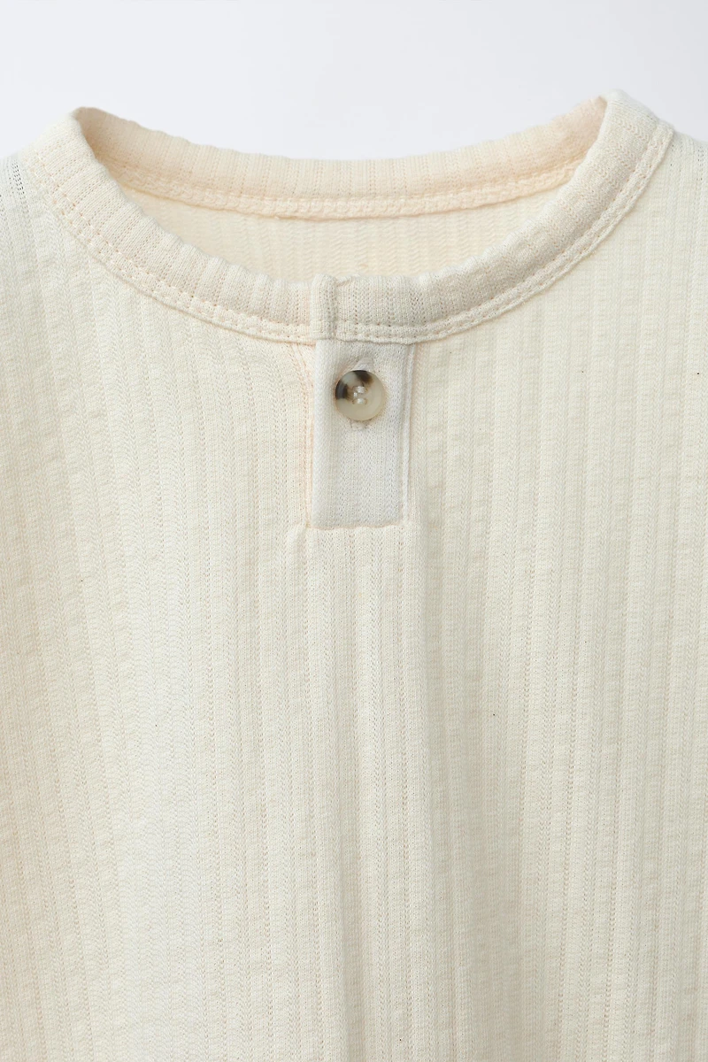 HENLEY NECK T-SHIRT