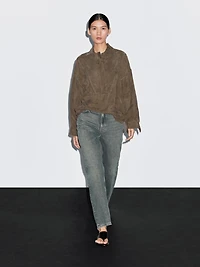 Blouse with zip on the chest