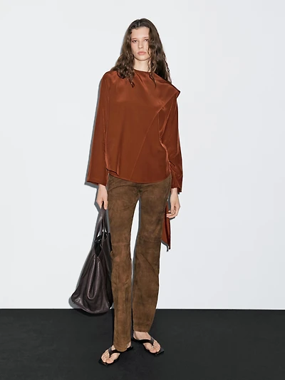 Flowing blouse with tied neck