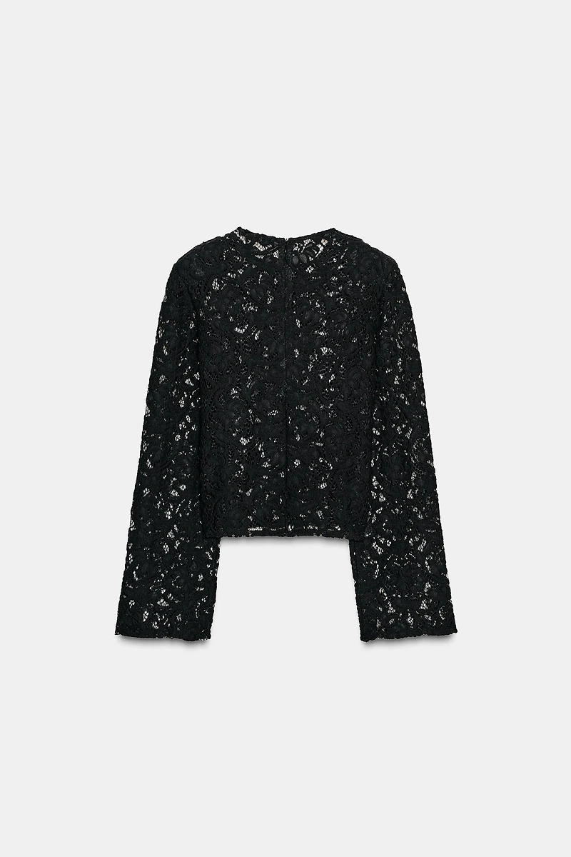SHOULDER PAD LACE TOP