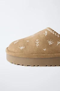 EMBROIDERED FAUX FUR CLOGS
