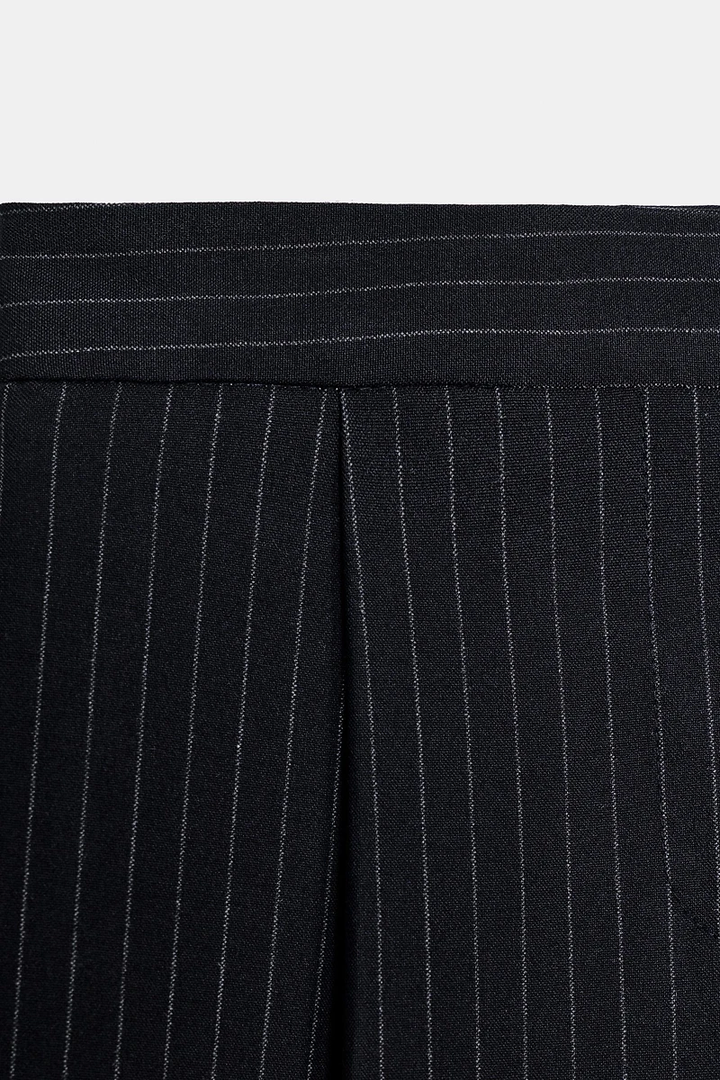 WIDE LEG PINSTRIPE PLEATED PANTS