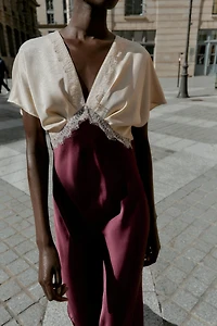 ROBE MIDI SATINÉE AVEC DENTELLE COMBINÉE