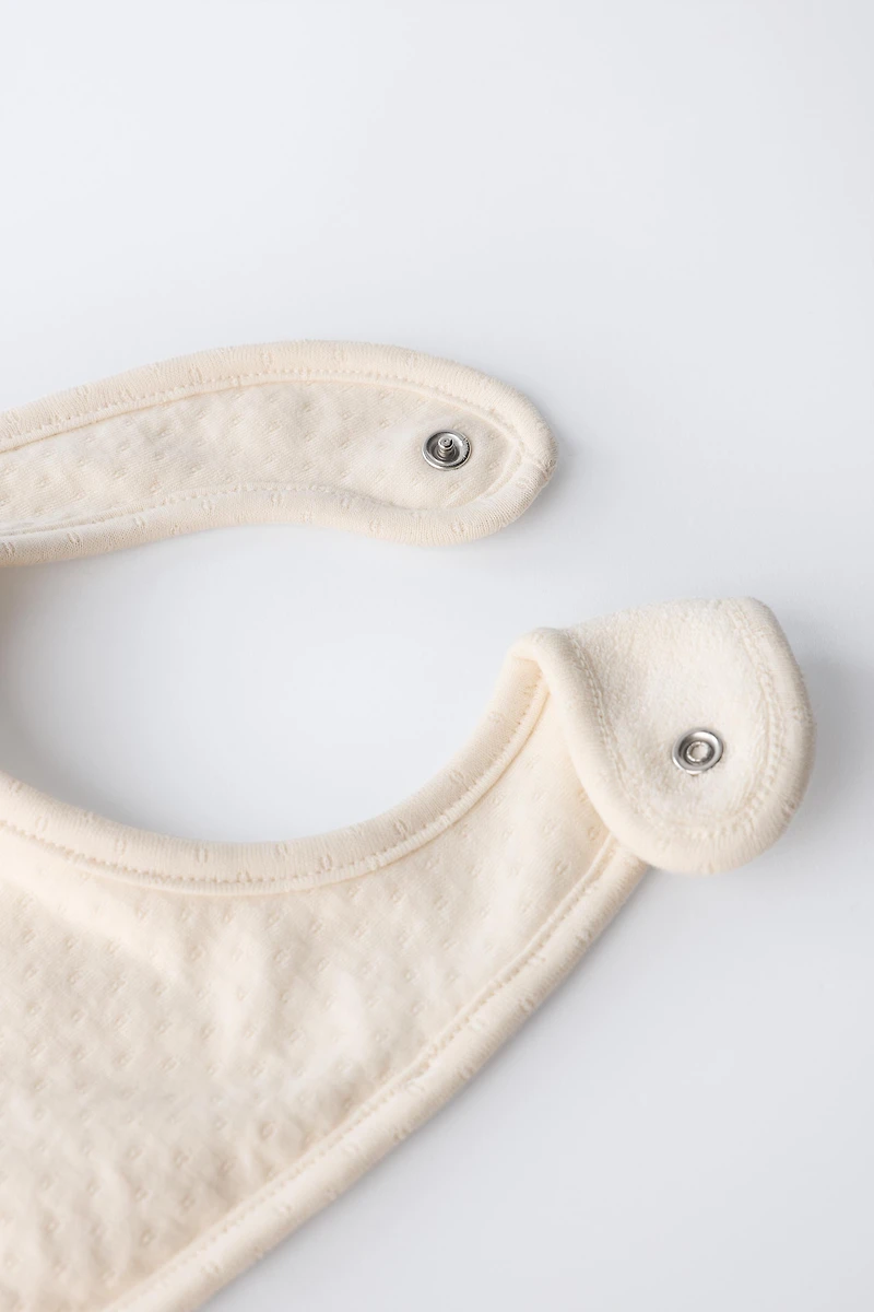 HAT AND BIB PACK WITH TEXTURED WEAVE