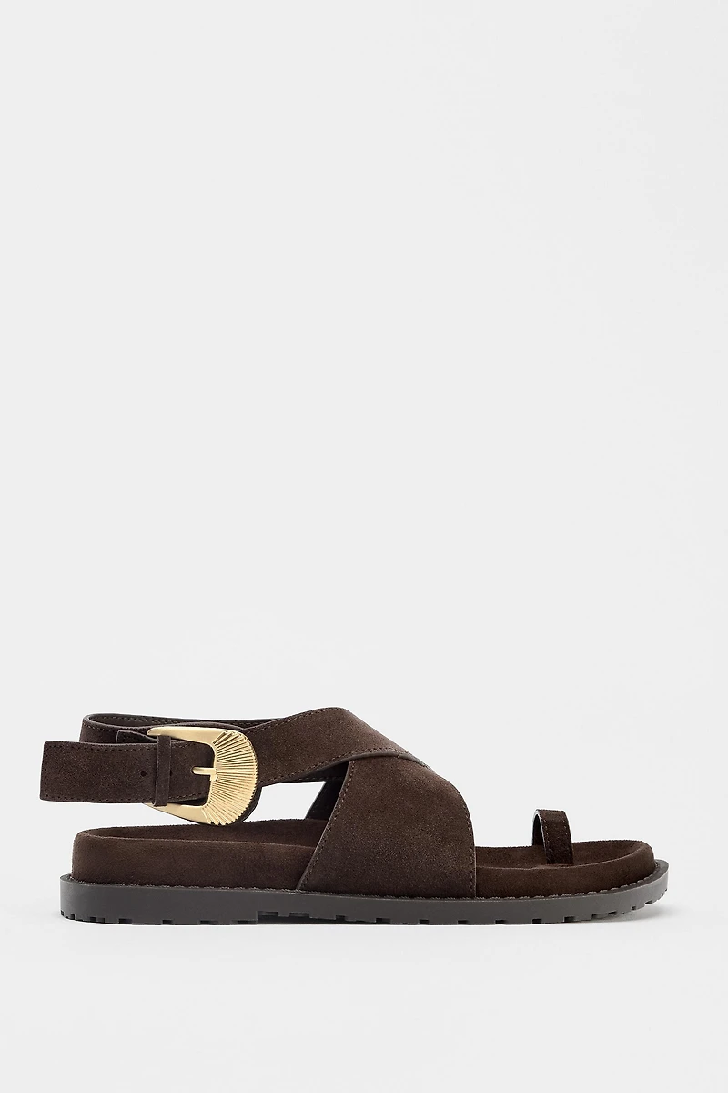 SUEDE TOE LOOP BUCKLE SANDALS