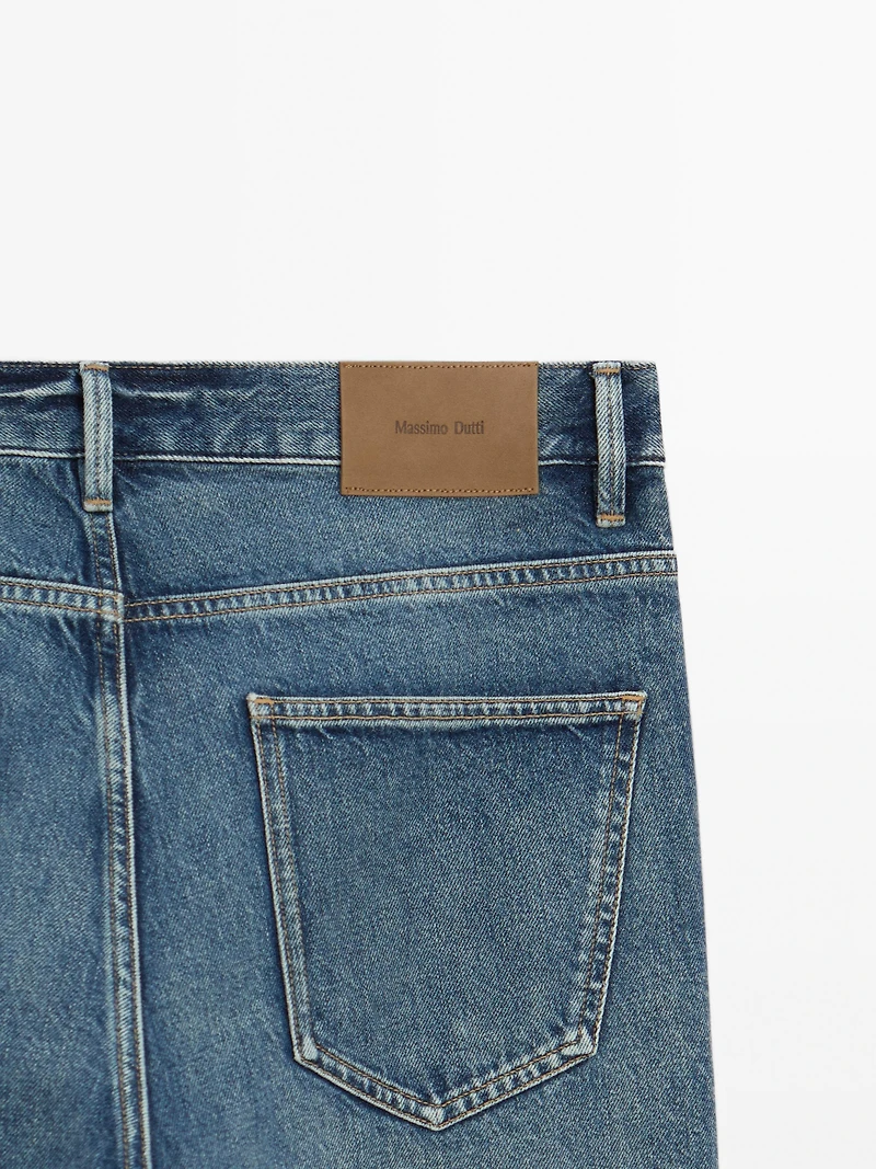 Straight-leg jeans