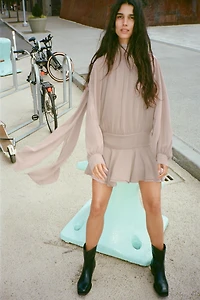 FLOWY TIED SHORT DRESS