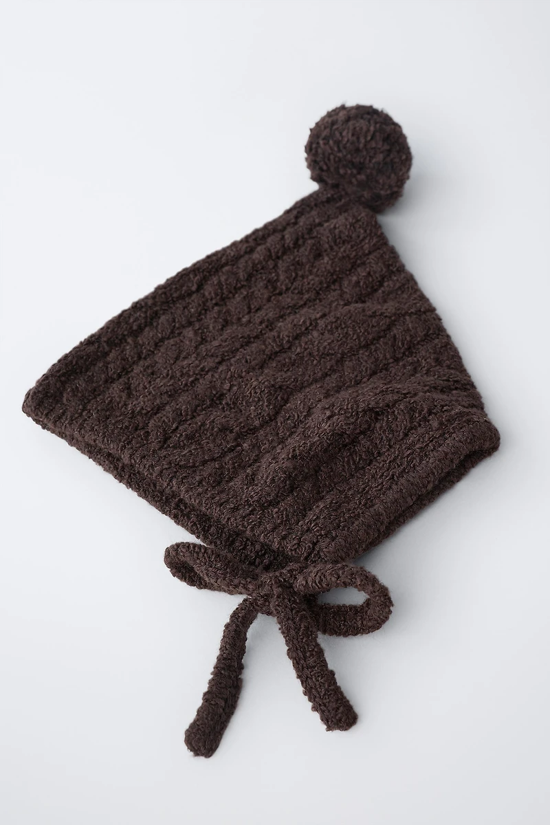 CABLE KNIT POMPOM BONNET
