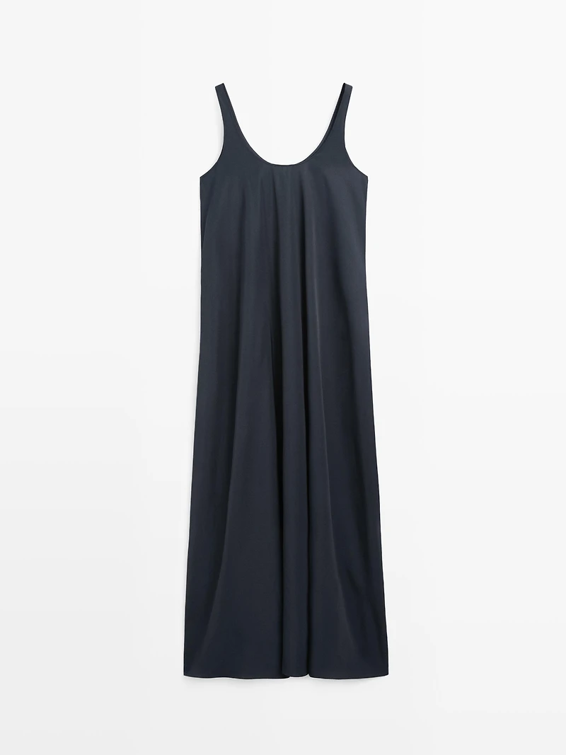 Flowing flared dress with straps
