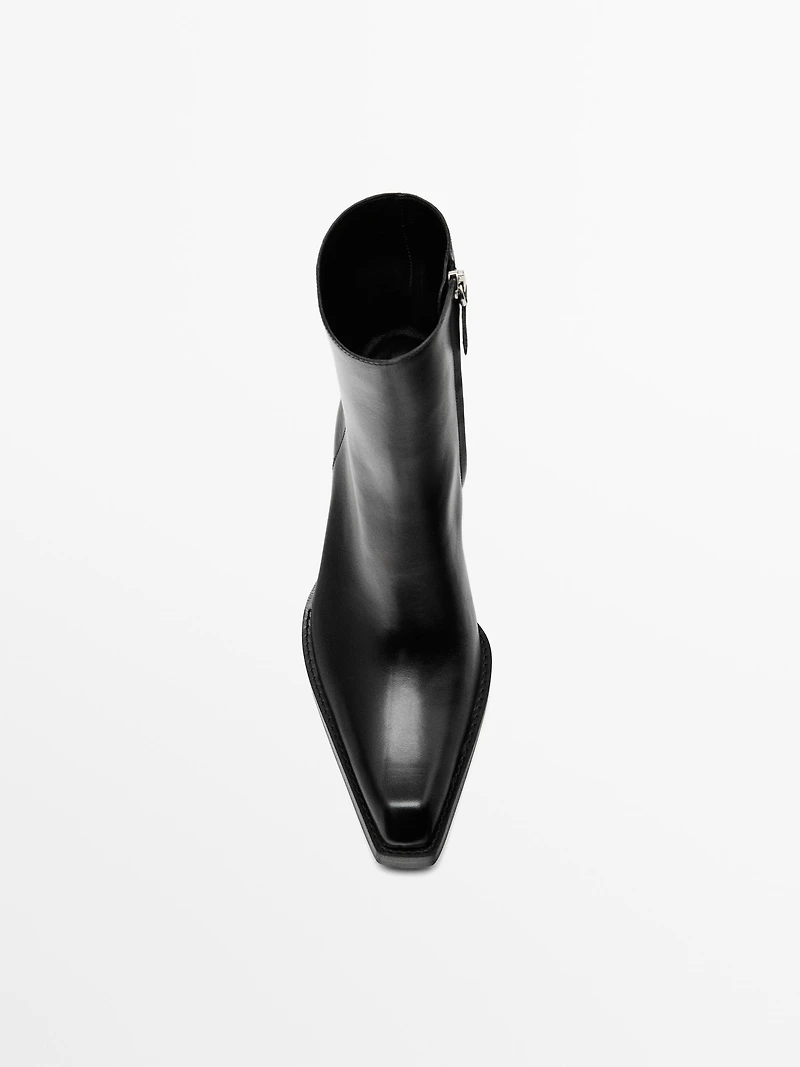 Heeled cowboy boots