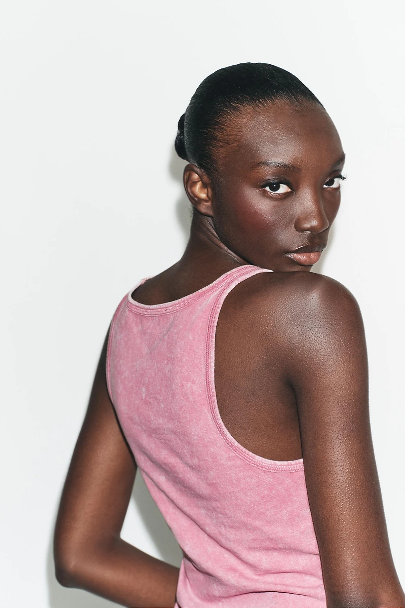 RUSTIC SLEEVELESS T-SHIRT