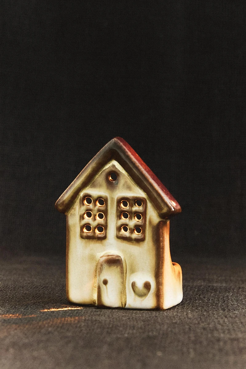 CHRISTMAS HOUSE CERAMIC TEALIGHT HOLDER