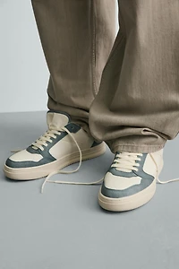 RETRO STYLE SNEAKERS