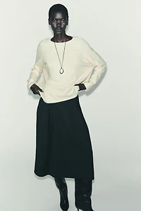 OVERSIZED KNIT SWEATER