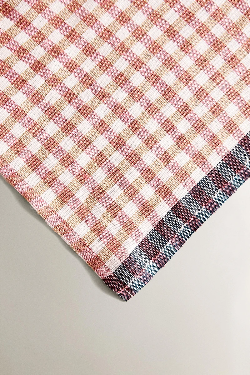 MATCHING LINEN TABLECLOTH WITH A GINGHAM DESIGN