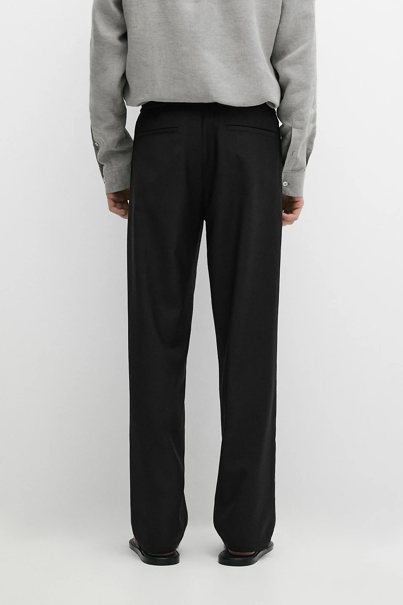 Relaxed fit 100% wool trousers