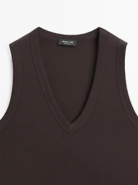 100% cotton V-neck T-shirt