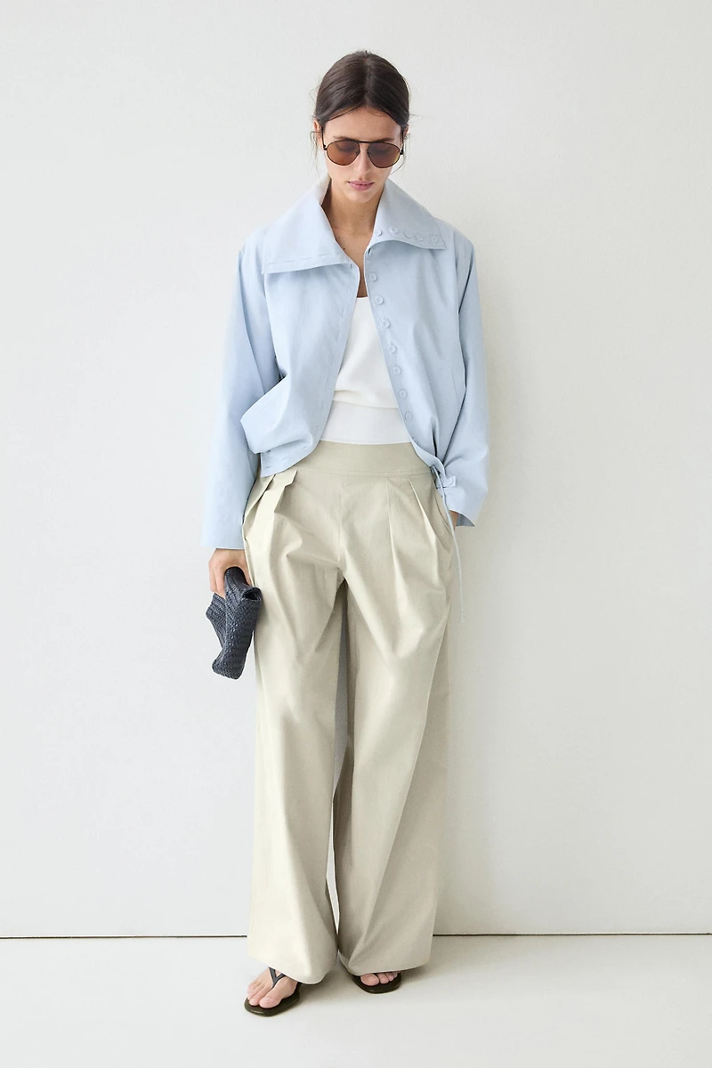 Pantalon large plissé avec ceinture