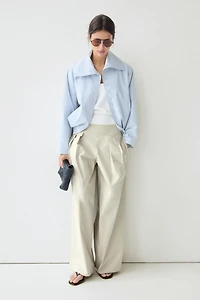Pantalon large plissé avec ceinture