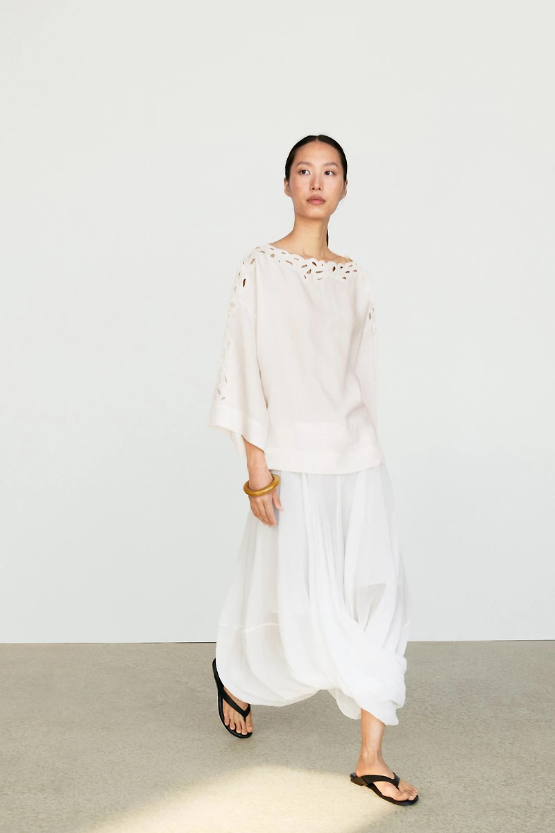 Linen boat neck blouse with embroidery