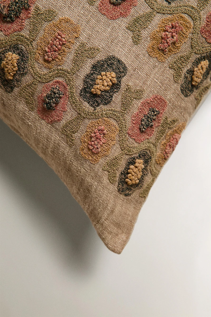 EMBROIDERED CUSHION COVER
