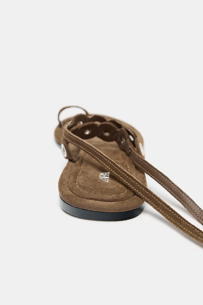 SANDALES ŒILLETS MÉTALLIQUES CUIR