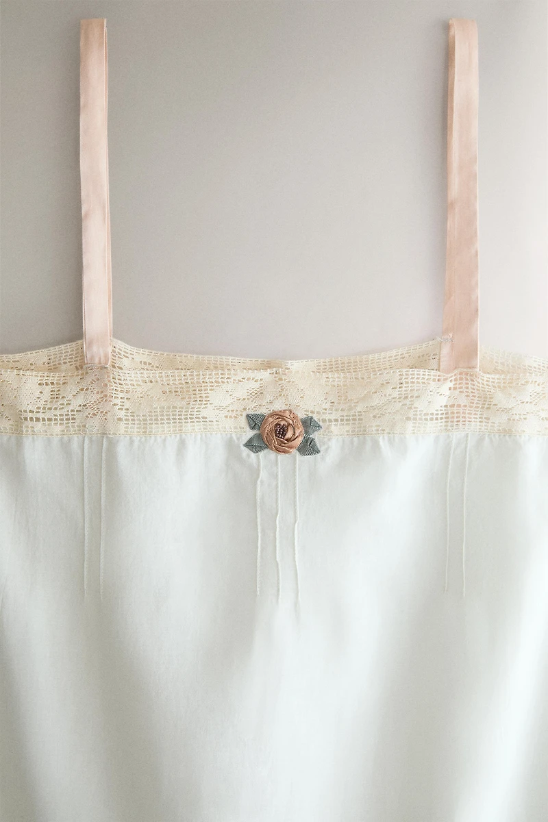 CHEMISE DE NUIT EN DENTELLE À FLEUR