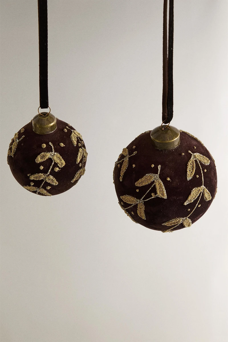 VELVET AND LEAF PRINT CHRISTMAS TREE BALL ORNAMENT