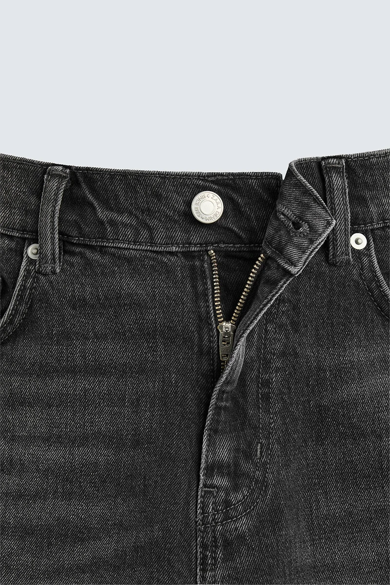 REGULAR FIT DENIM SHORTS