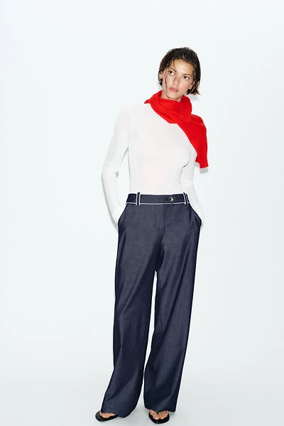 PANTALON LARGE À LISERÉS EN CONTRASTE