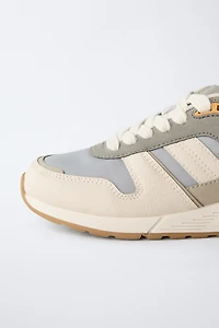 CHAUSSURES DE SPORT À PIÈCES