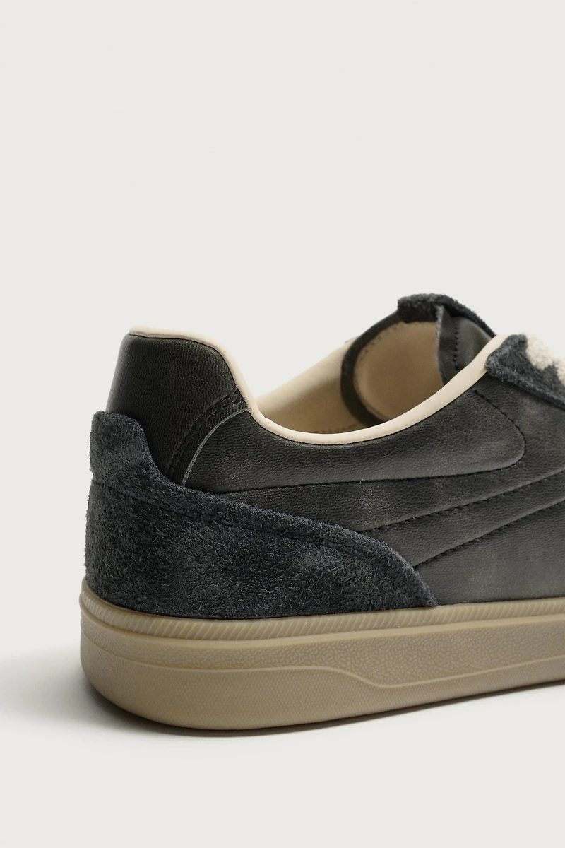RETRO STYLE SNEAKERS