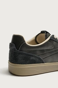RETRO STYLE SNEAKERS