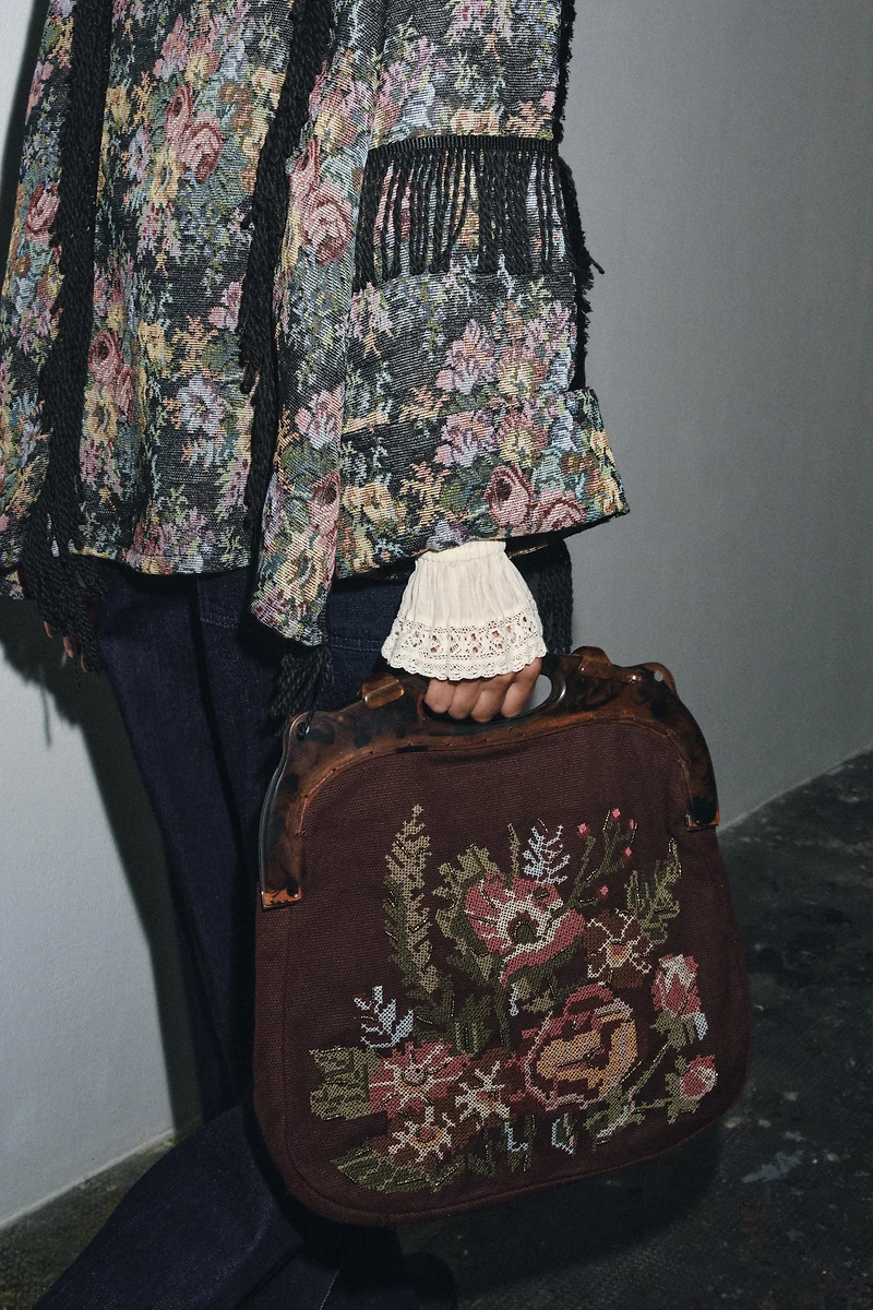 FLORAL EMBROIDERED BAG WITH TORTOISESHELL HANDLE