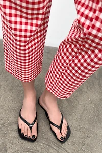 FLAT SANDALS