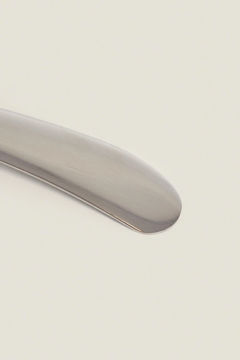 BUTTER KNIFE WITH COLORED HANDLE