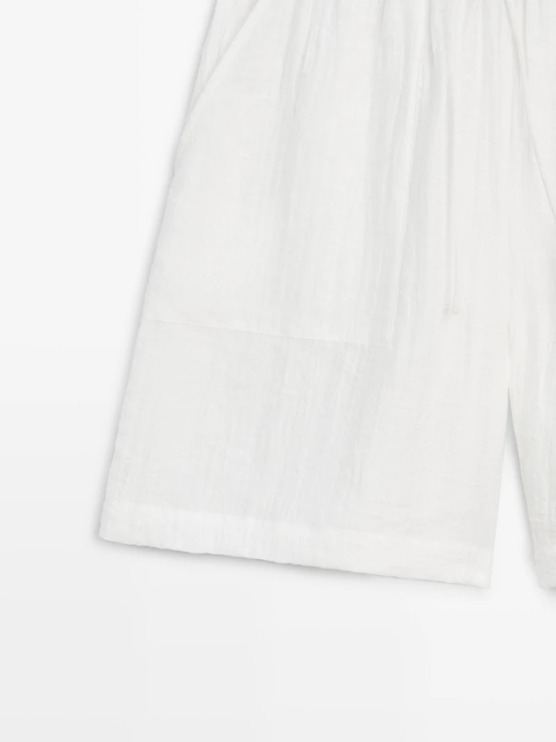 Short flowing Bermuda shorts