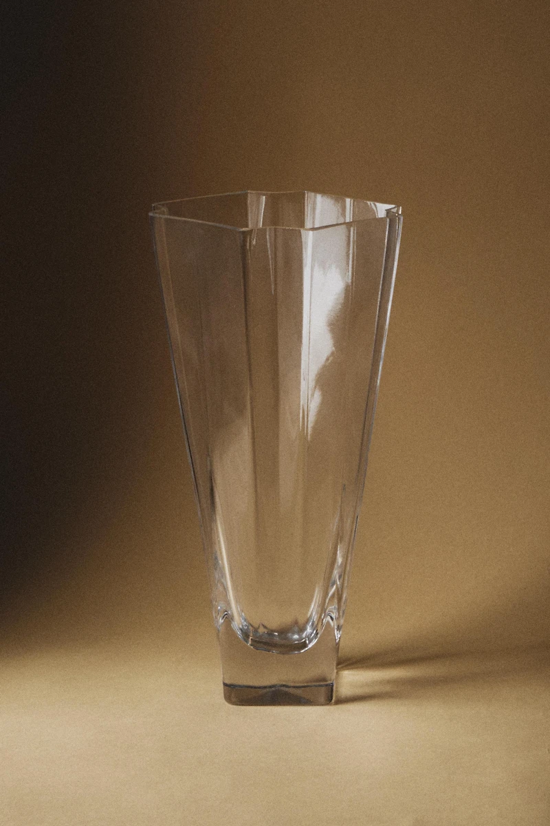 VASE EN VERRE FACETTÉ
