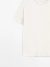 Short-sleeve T-shirt with contrast topstitching