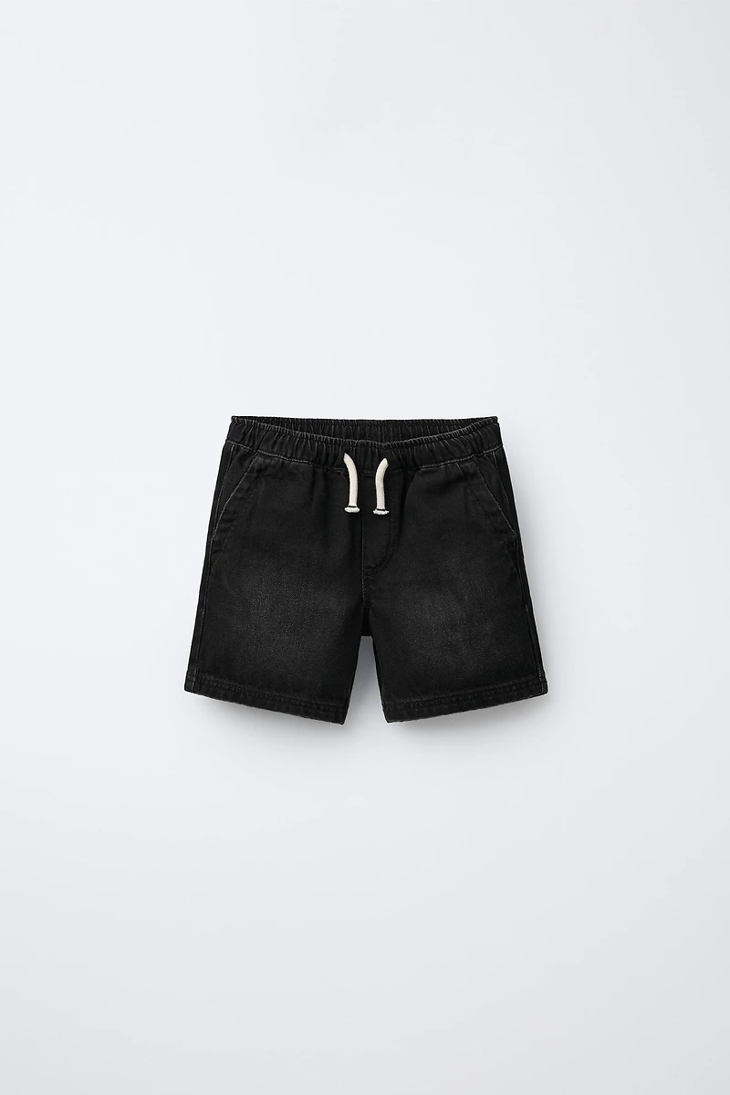 DENIM SHORTS WITH LABEL