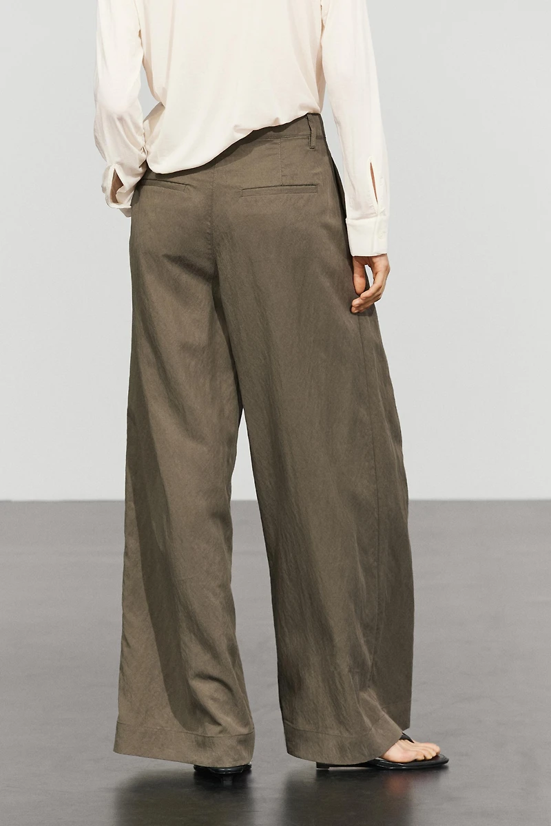 Pantalon wide leg fluide technique à plis